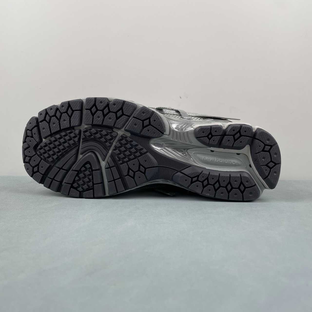 New Balance NB M1906R Concrete Silver Metallic