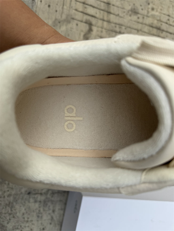 ALO Yoga Recovery Mode Cream Gum | Sneakers Premium Lifestyle