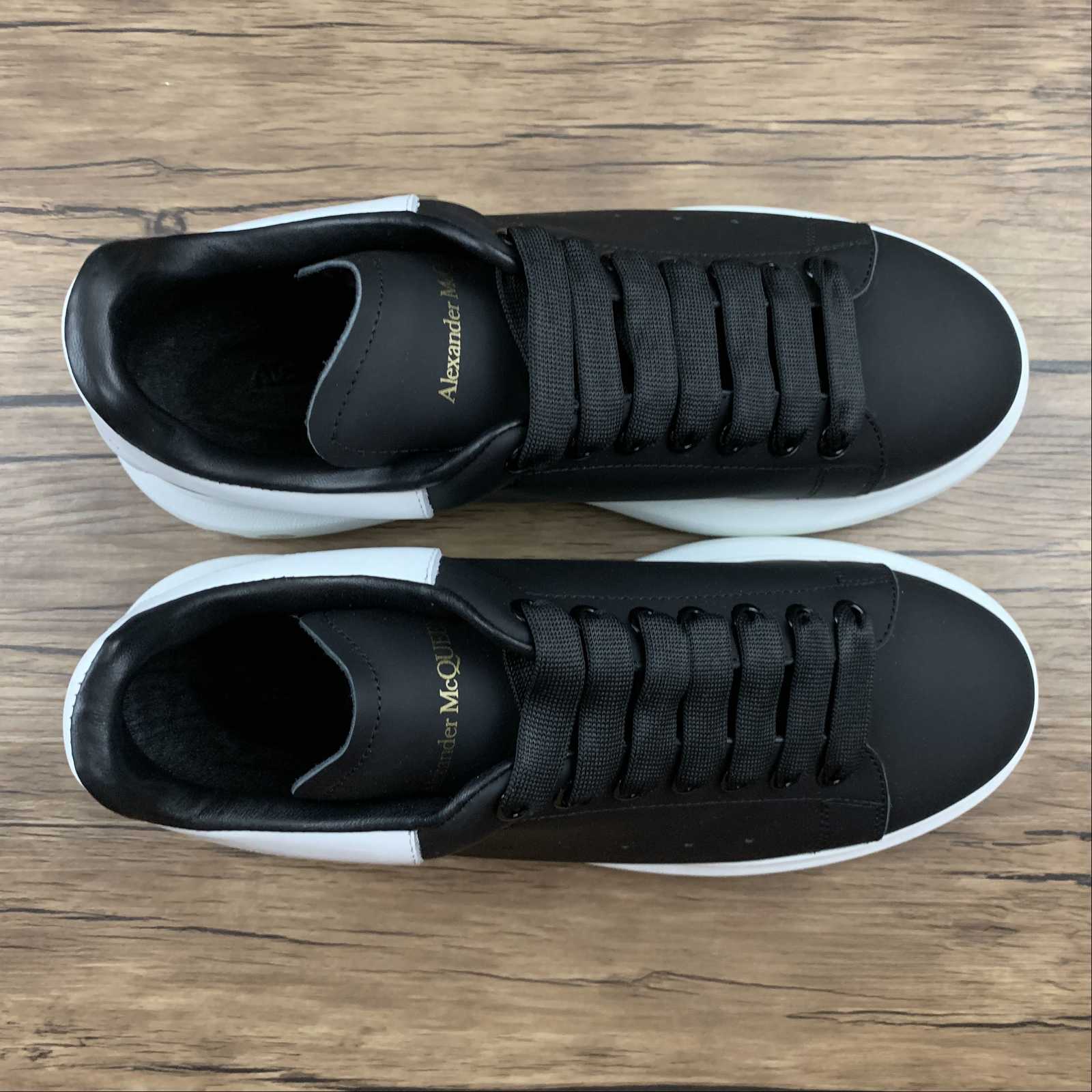 Alexander McQueen sneakers suola oversize Black/white