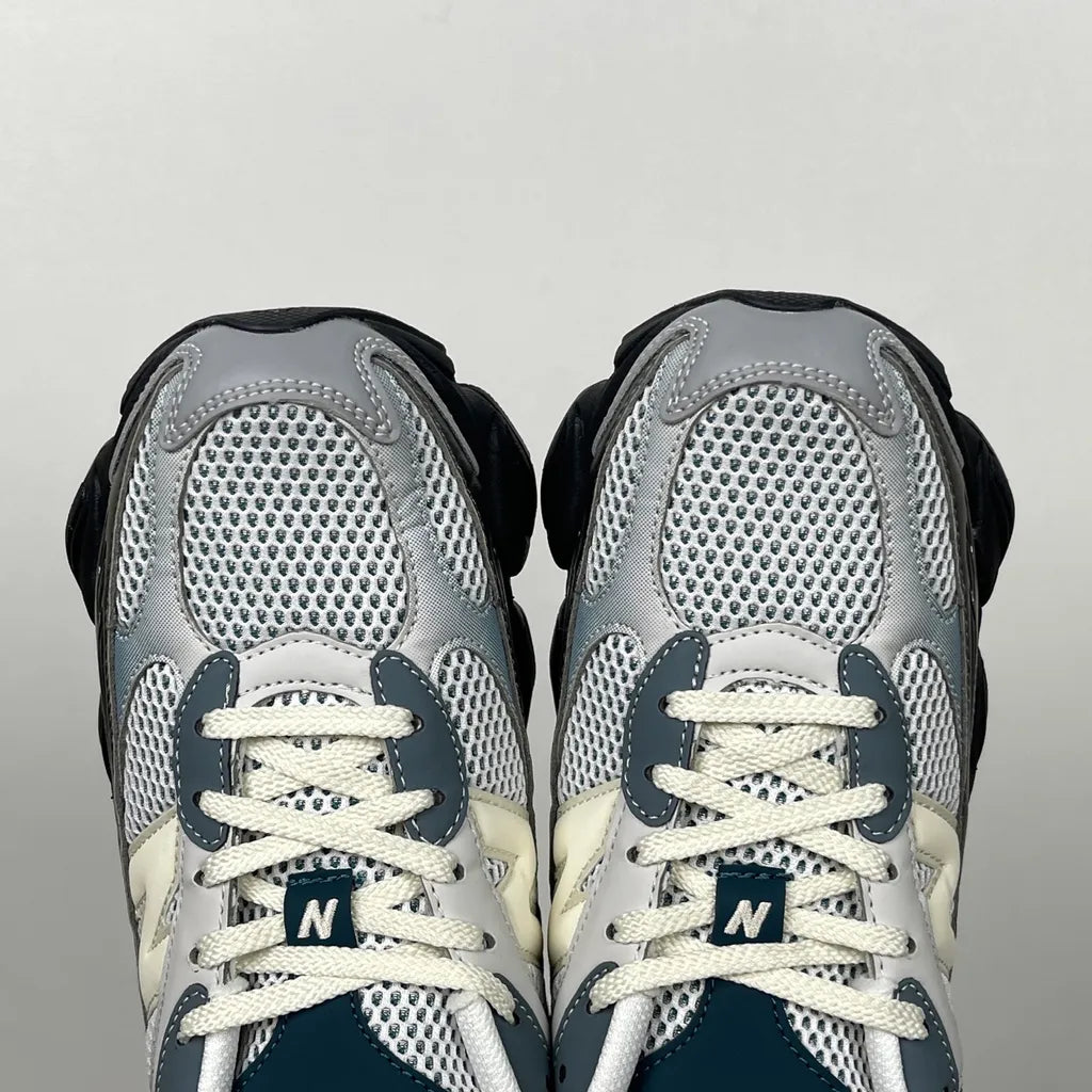 New Balance 9060 Metallic Silver Black